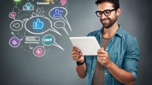 Agente de seguro en proceso de digitalización