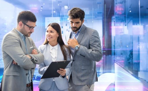 Agente de seguros educando y diferenciándose